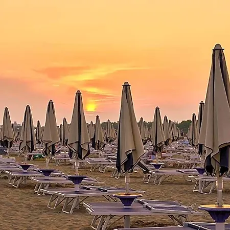 Charming Flat Only 50m From The With Parking 3* Bibione