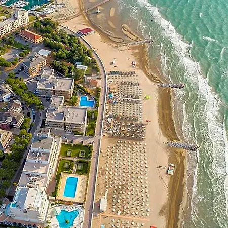 Hotel Charming Flat Only 50m From The With Parking Bibione