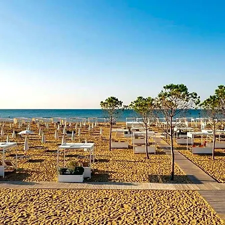 Charming Flat Only 50m From The With Parking Hotel